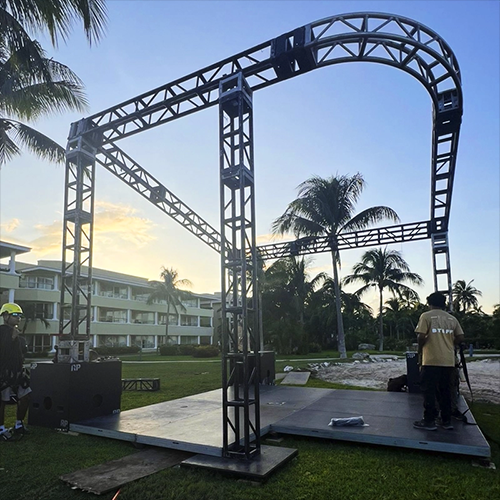 DISEÑOS EN TRUSSES, HOSPITALITY 1 NIVEL, ACTIVACIÓN DE MARCA, SUITES, STANDS